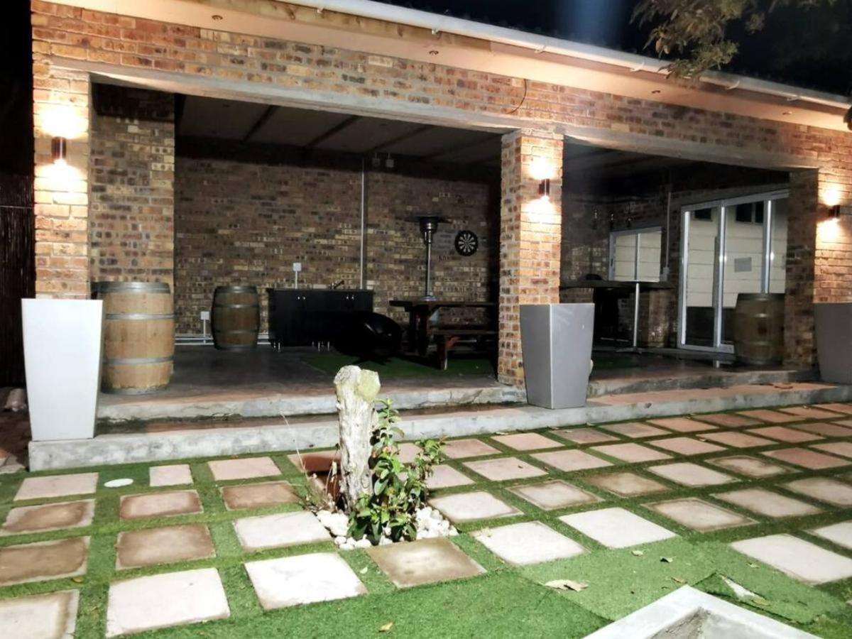 Cammy'S Guesthouse Kuils River Екстер'єр фото
